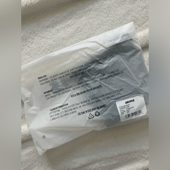 SKIMS NWT Fits Everybody Cropped Cami Top Bralette Size XXS Onyx Black Straps - Picture 6 of 6